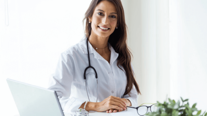 Ofrece servicios de salud en linea